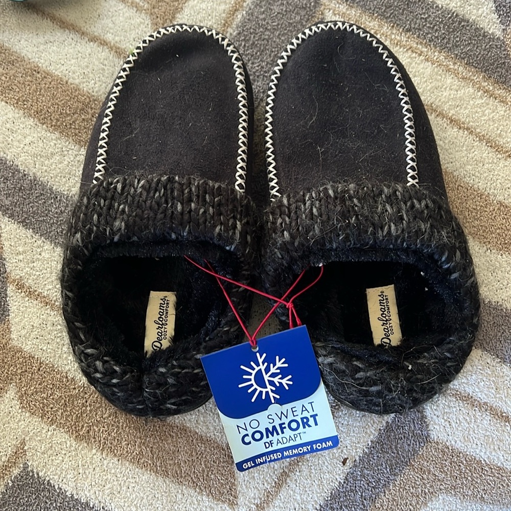 NWT Dearfoams black slippers